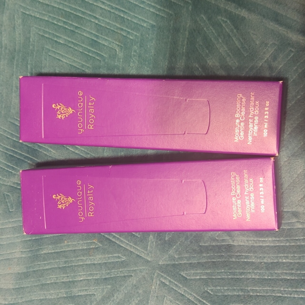 Younique Moisture Boosting Face Cleanser